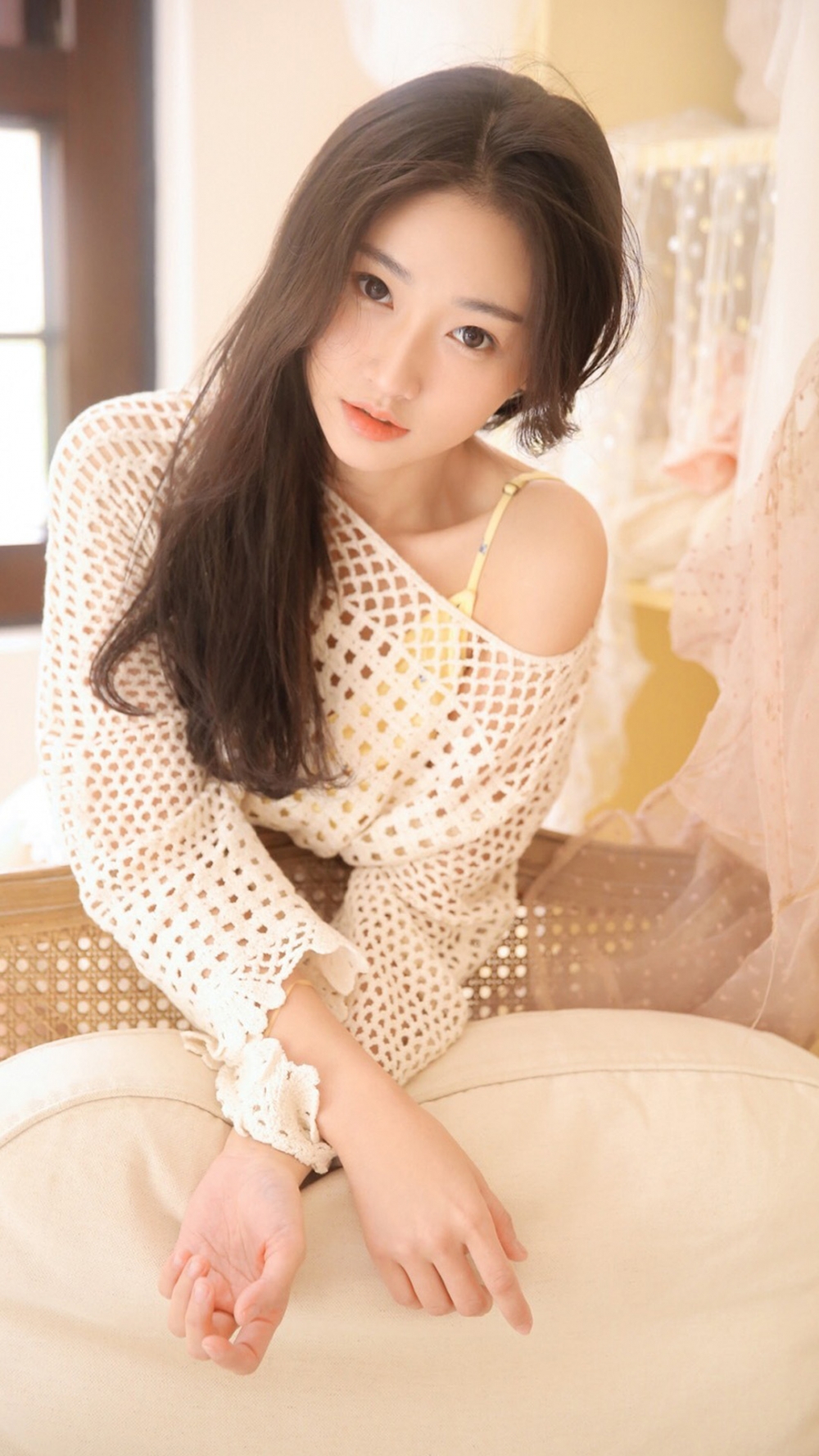 长发美眉露脐装超短裤香肩美腿 长发美眉露脐装超短裤香肩美腿