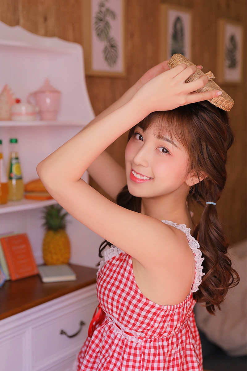 双马尾辫美女萝莉吊带短裤甜美迷人 双马尾辫美女萝莉吊带短裤甜美迷人