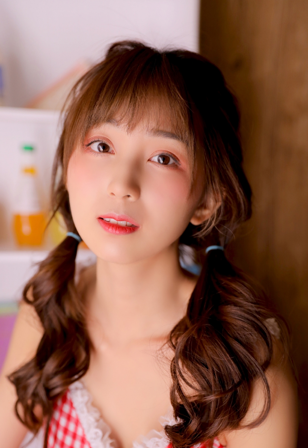 双马尾辫美女萝莉吊带短裤甜美迷人 双马尾辫美女萝莉吊带短裤甜美迷人