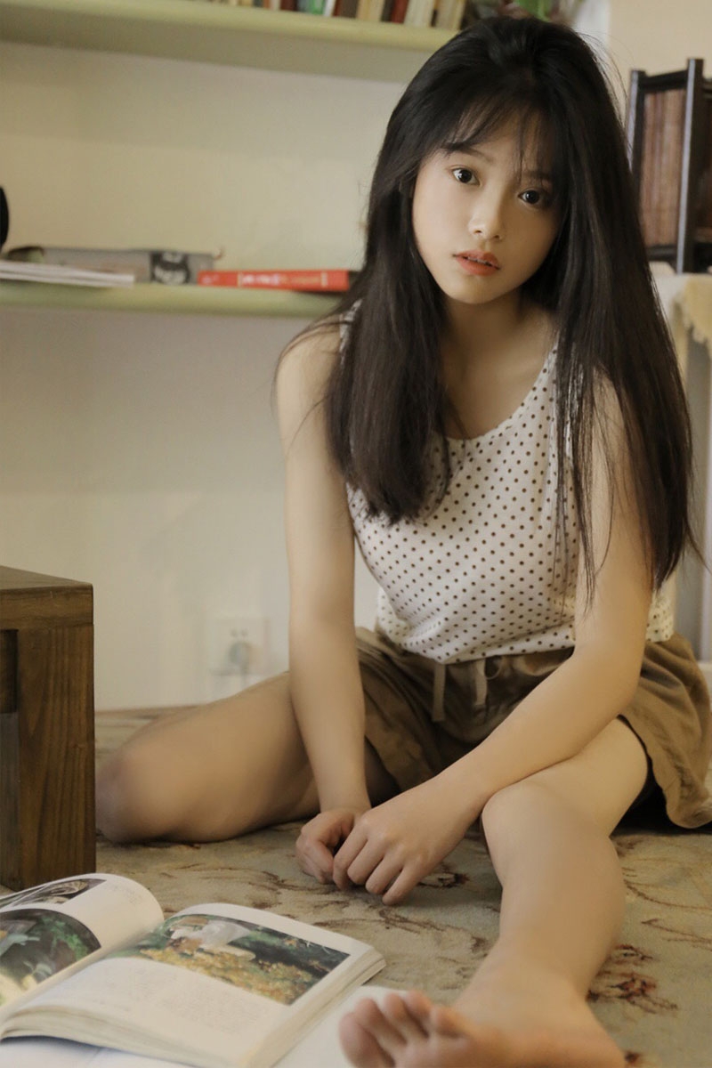 邻家女孩肤白貌美个高腿长清纯甜美 邻家女孩肤白貌美个高腿长清纯甜美