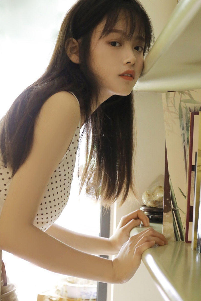 邻家女孩肤白貌美个高腿长清纯甜美 邻家女孩肤白貌美个高腿长清纯甜美