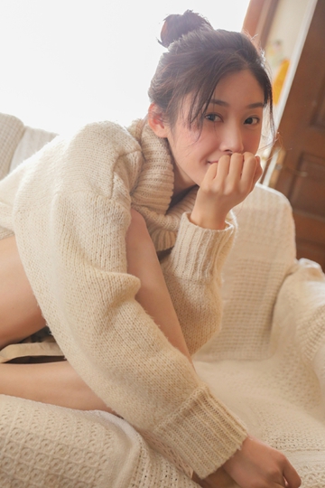 王双丸子头造型少女感十足青春活力