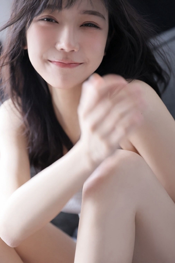 长发美女笑容甜美眼神明亮气质清新