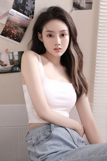 牛仔裤美少女吊带香肩清纯可人
