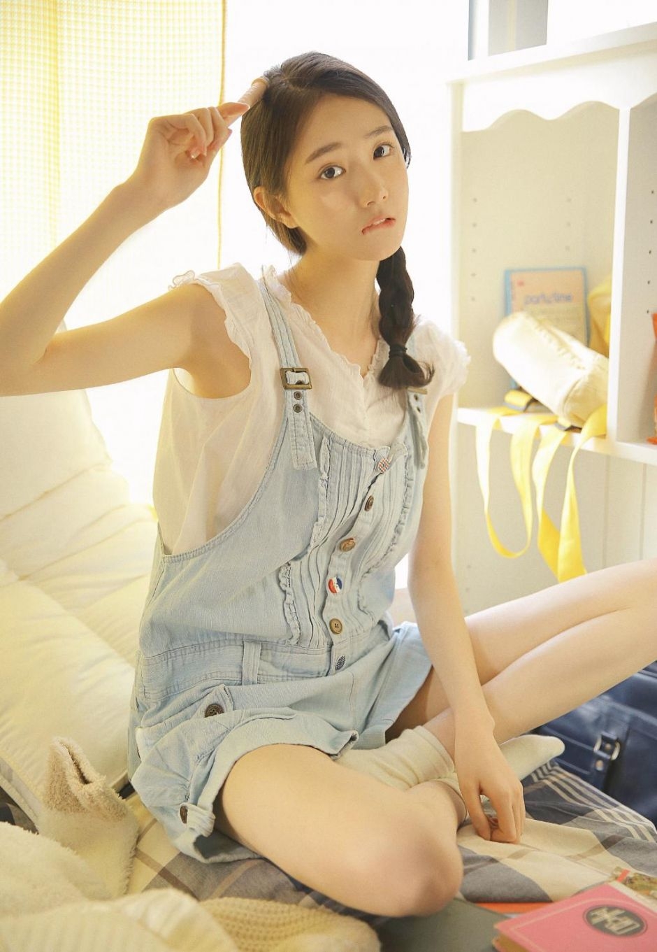 麻花辫美少女牛仔短裤白皙美腿 麻花辫美少女牛仔短裤白皙美腿