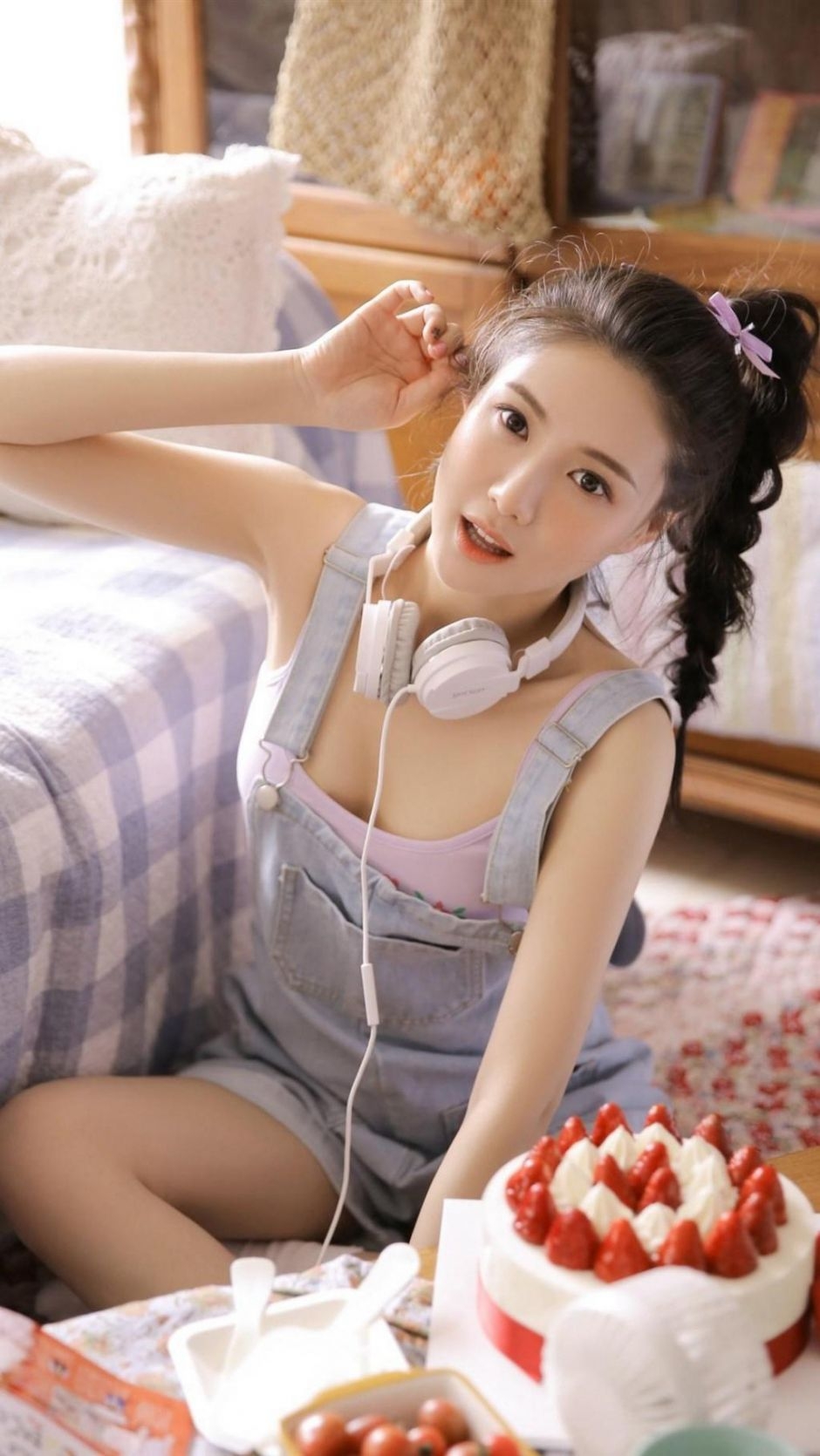 高马尾美女背带牛仔裤吊带香肩 高马尾美女背带牛仔裤吊带香肩