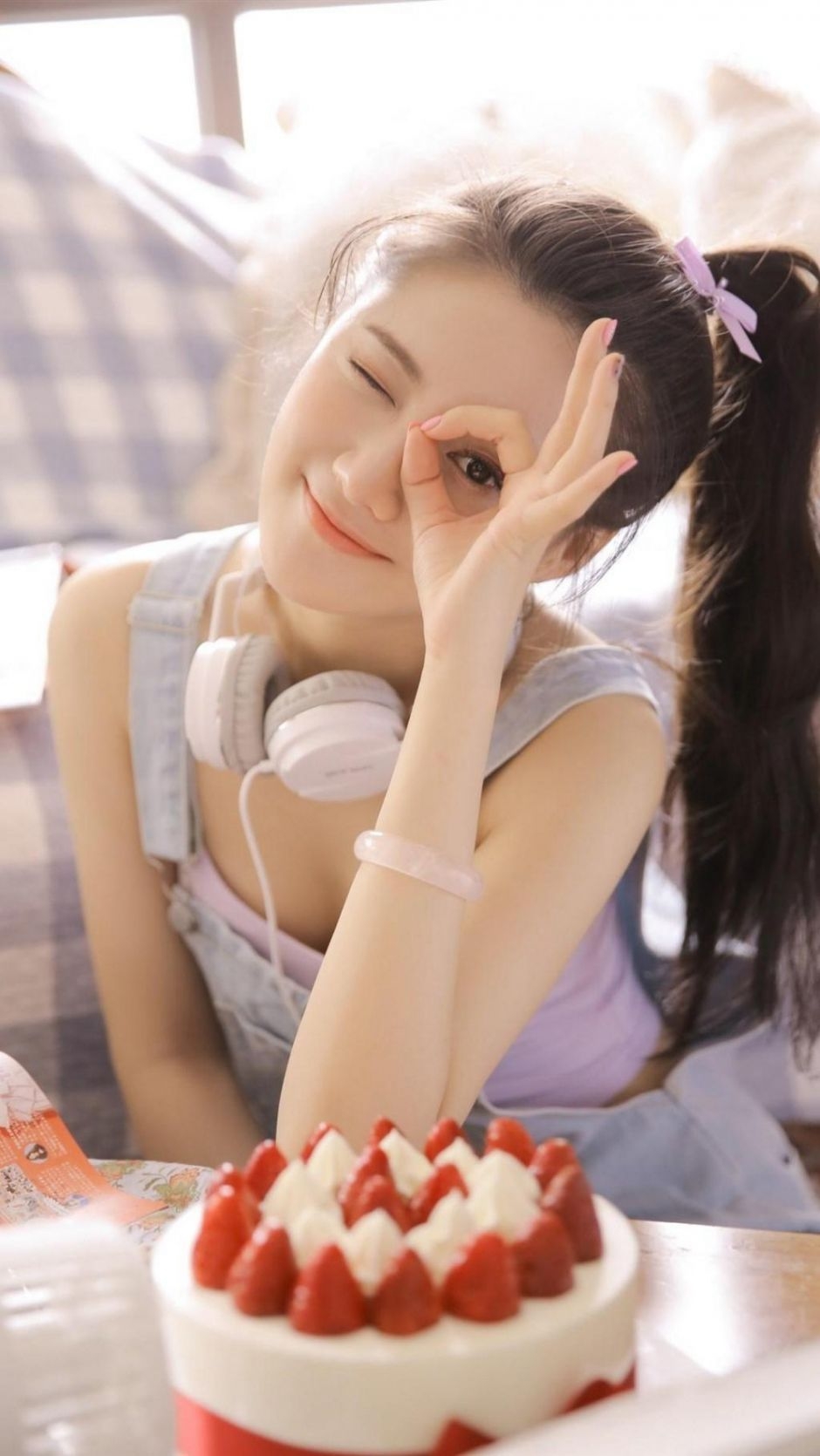 高马尾美女背带牛仔裤吊带香肩 高马尾美女背带牛仔裤吊带香肩