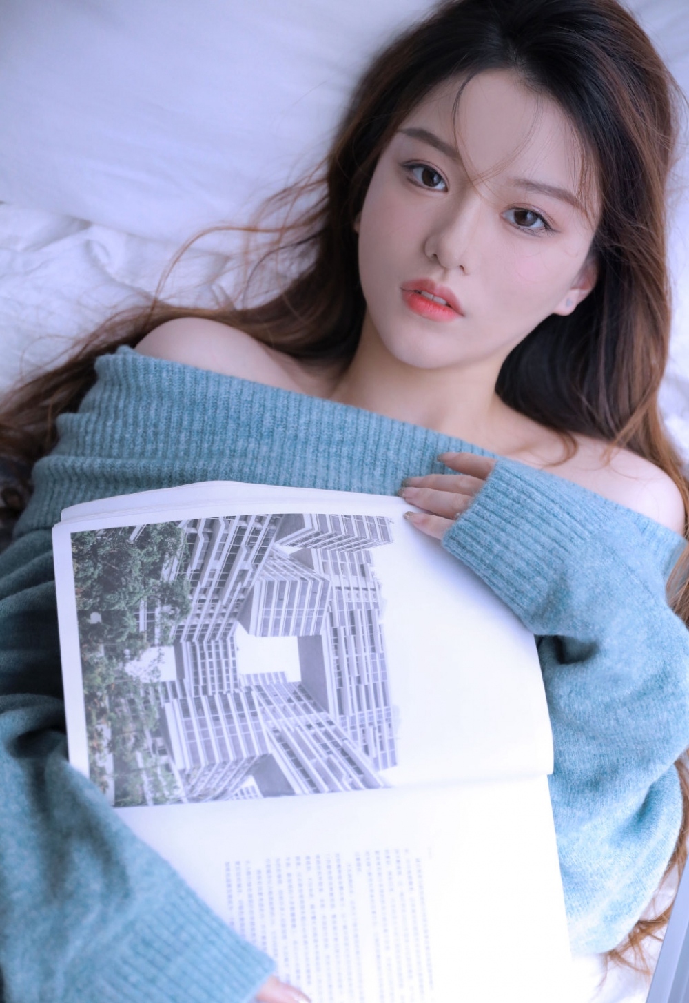 瓜子脸小姐姐圆润香肩白皙美腿 瓜子脸小姐姐圆润香肩白皙美腿