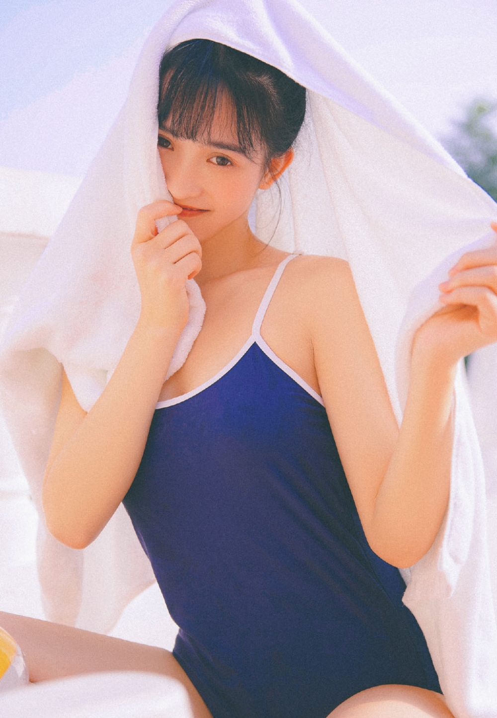 性感美少女比基尼泳衣香肩美腿 性感美少女比基尼泳衣香肩美腿