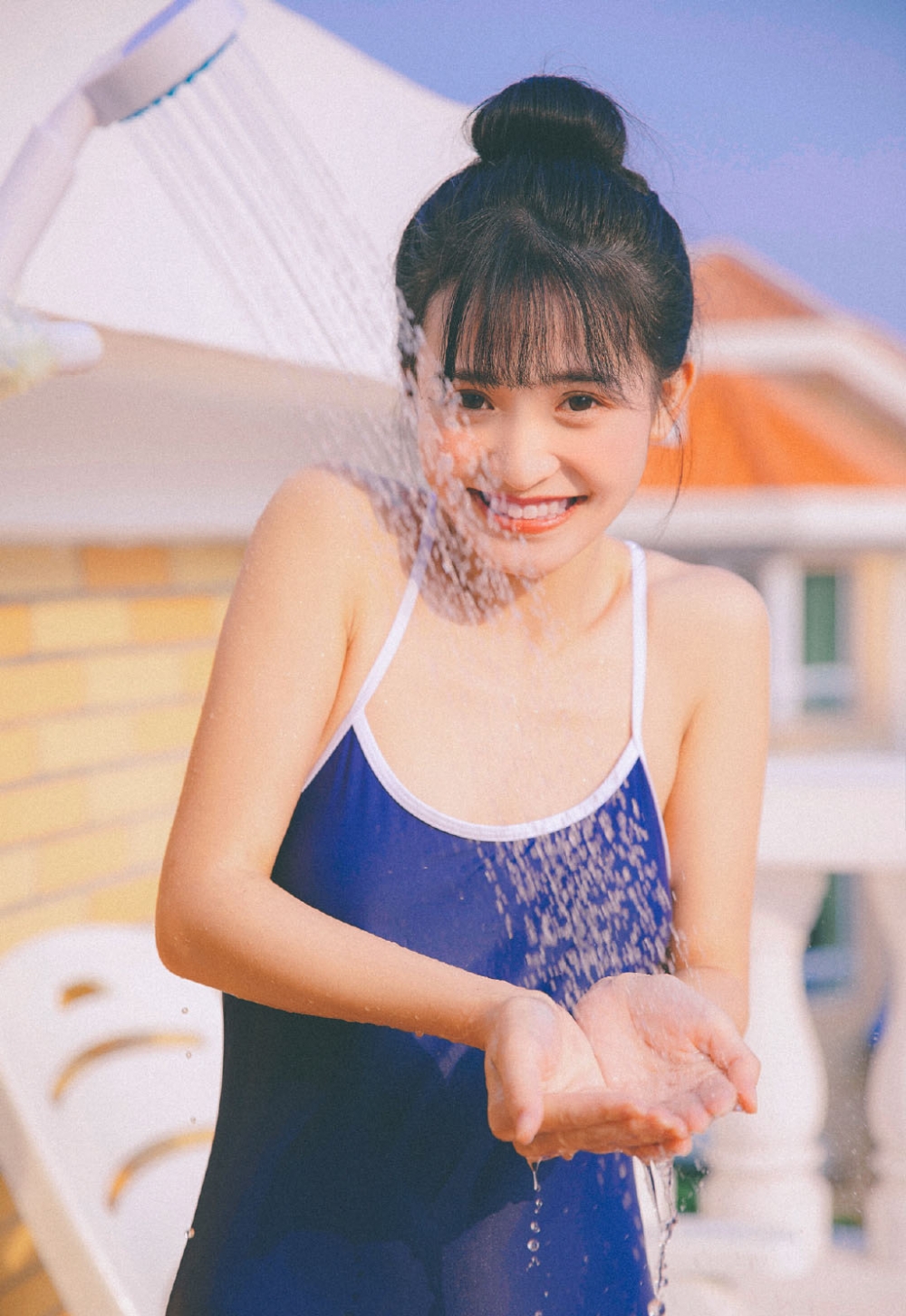 性感美少女比基尼泳衣香肩美腿 性感美少女比基尼泳衣香肩美腿