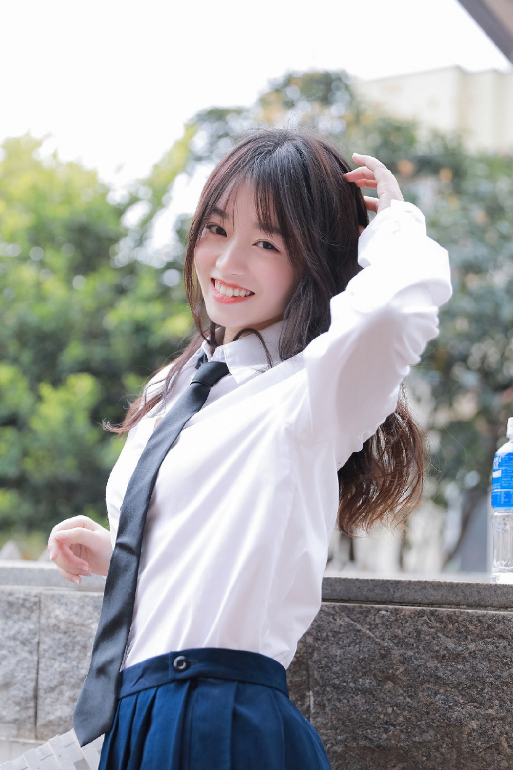 漂亮美眉学生制服黑丝美腿甜美迷人 漂亮美眉学生制服黑丝美腿甜美迷人