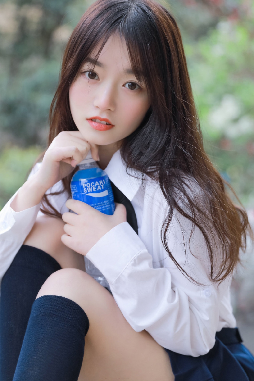 漂亮美眉学生制服黑丝美腿甜美迷人 漂亮美眉学生制服黑丝美腿甜美迷人