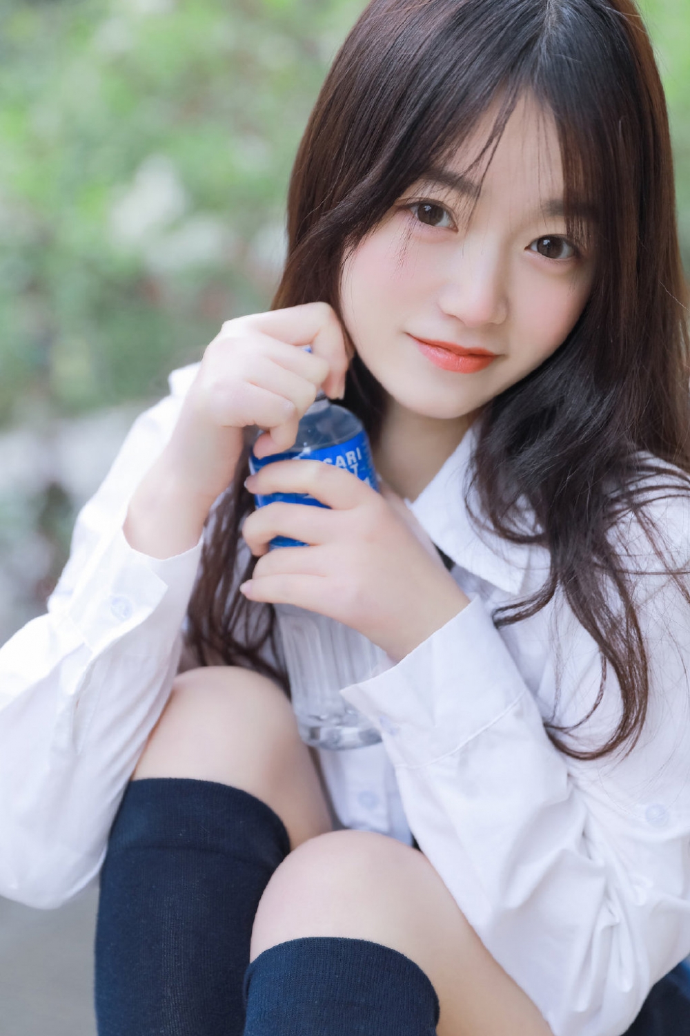 漂亮美眉学生制服黑丝美腿甜美迷人 漂亮美眉学生制服黑丝美腿甜美迷人