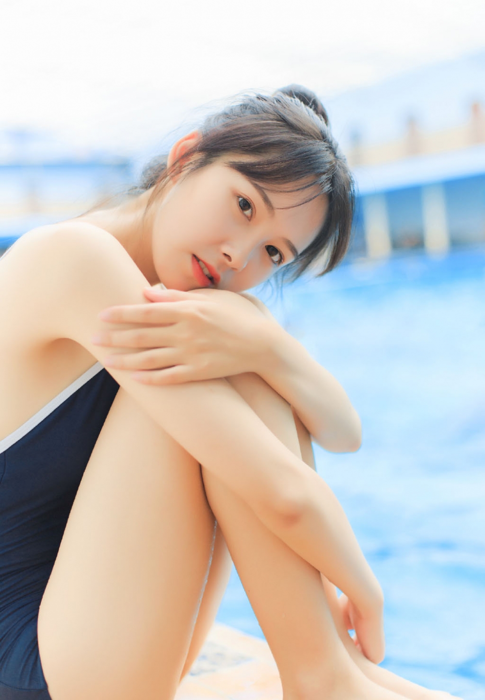 丸子头美女死水库泳衣泳池湿身诱惑 丸子头美女死水库泳衣泳池湿身诱惑