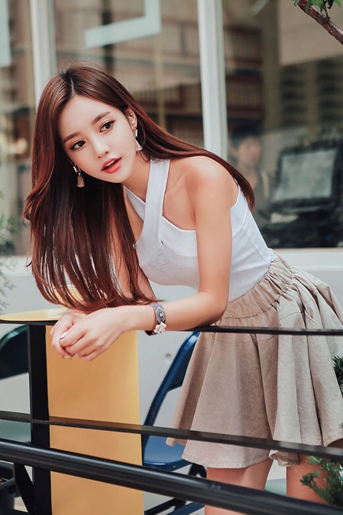 高挑靓丽美女模特超短裙大长腿 高挑靓丽美女模特超短裙大长腿