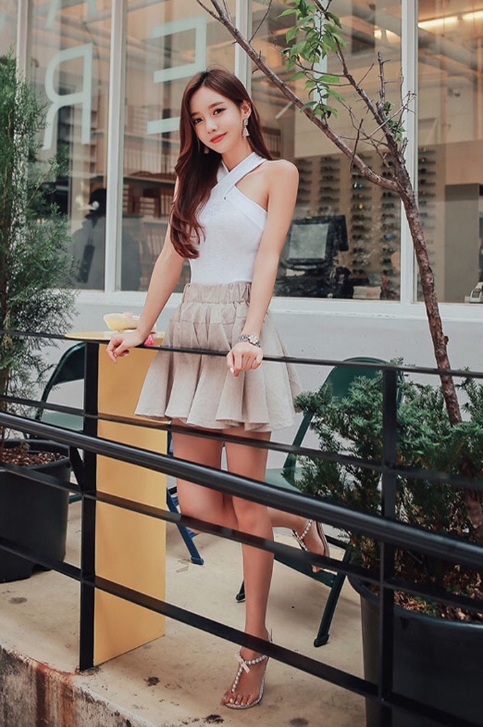 高挑靓丽美女模特超短裙大长腿 高挑靓丽美女模特超短裙大长腿
