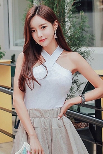 高挑靓丽美女模特超短裙大长腿