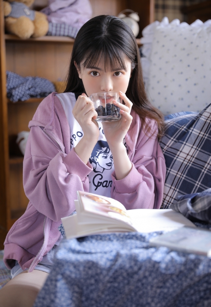 大眼萌妹运动短裤白皙美腿 大眼萌妹运动短裤白皙美腿