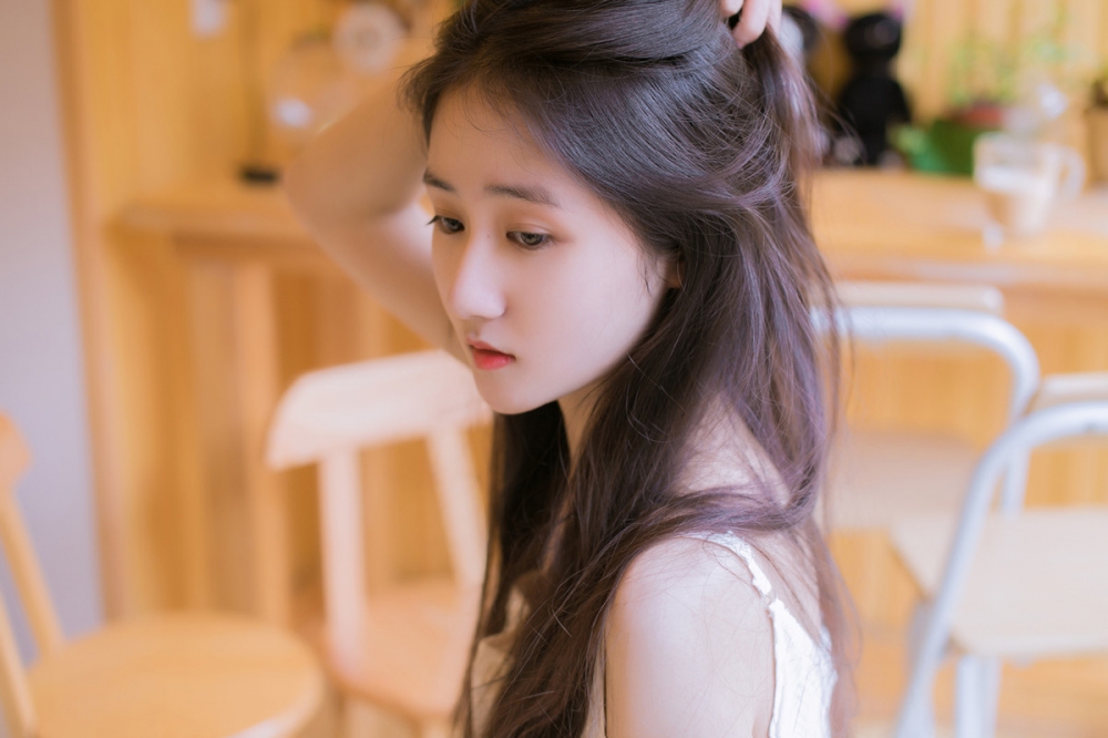 长发美女漂亮脸蛋精致侧颜 长发美女漂亮脸蛋精致侧颜