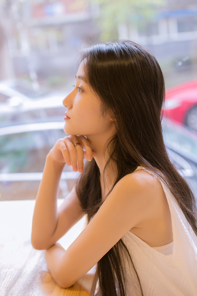 长发美女漂亮脸蛋精致侧颜 长发美女漂亮脸蛋精致侧颜