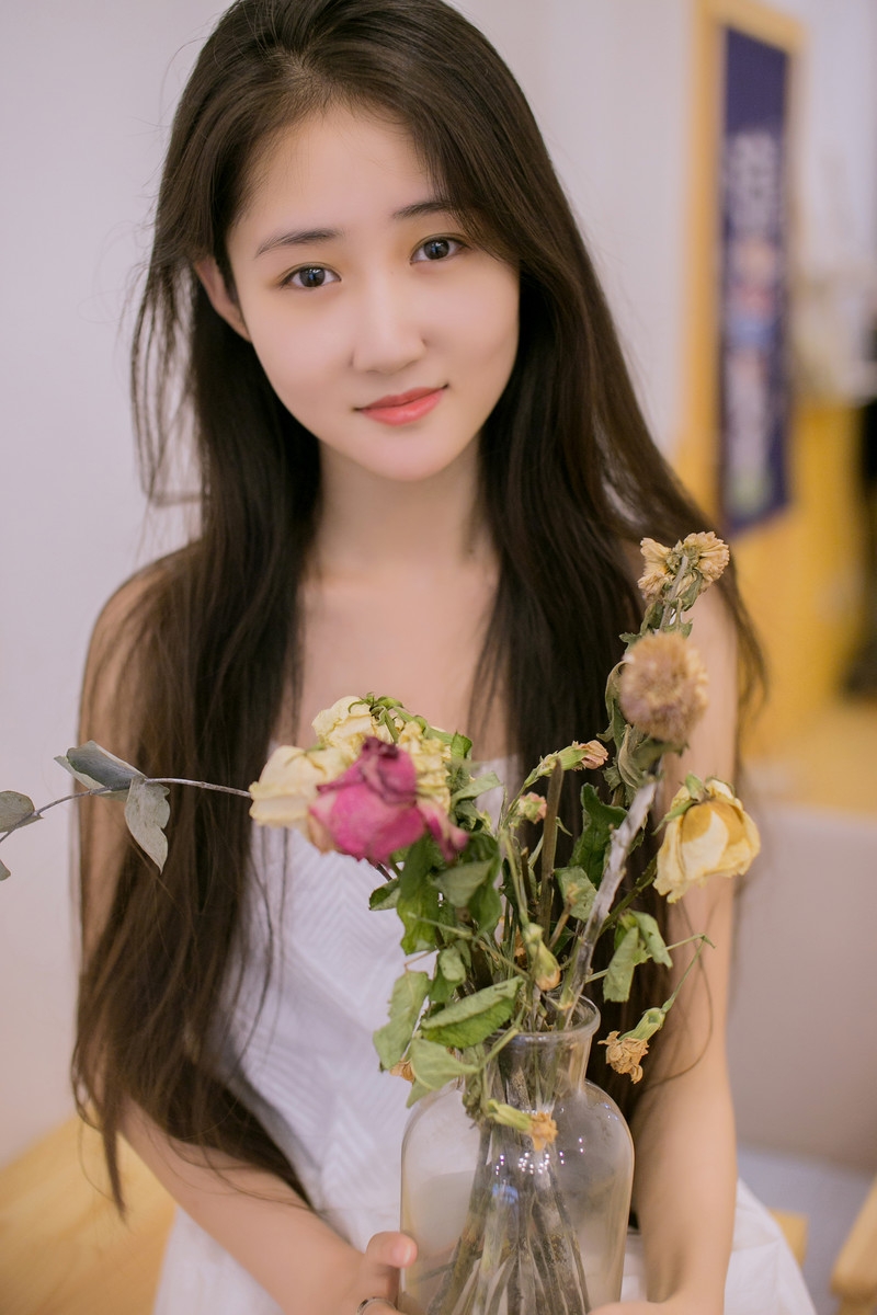 长发美女漂亮脸蛋精致侧颜 长发美女漂亮脸蛋精致侧颜