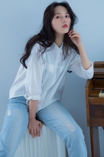 邻家女孩长发披肩温柔动人