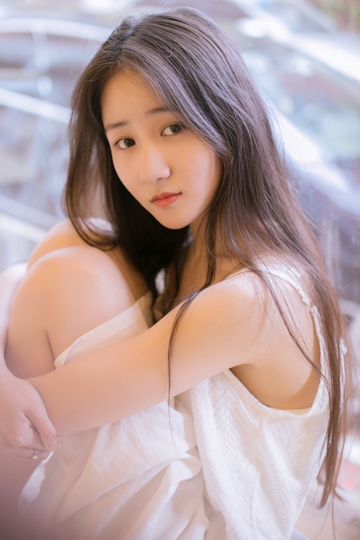 长发美女漂亮脸蛋精致侧颜