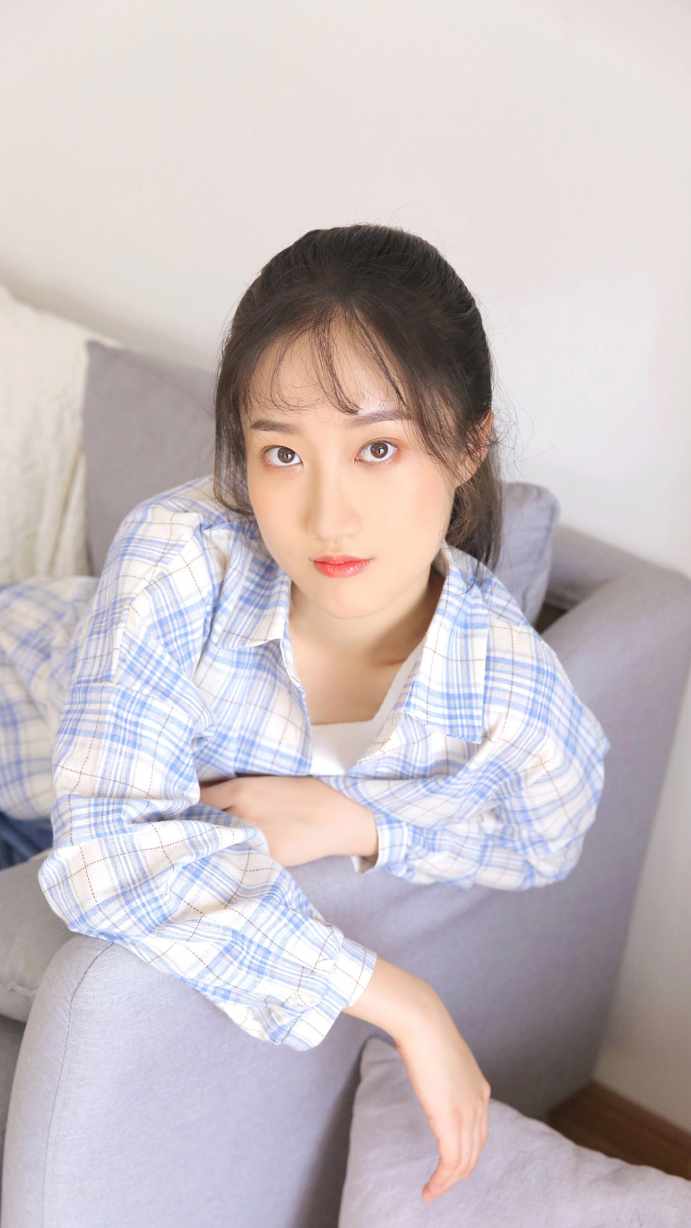 马尾辫小姐姐眼神明亮笑容甜美 马尾辫小姐姐眼神明亮笑容甜美