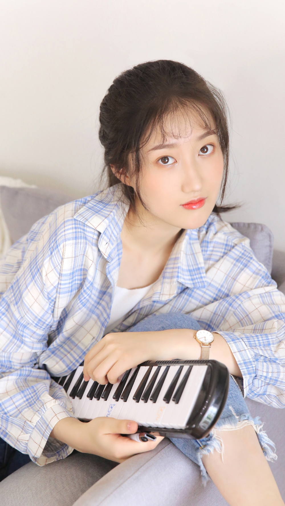 马尾辫小姐姐眼神明亮笑容甜美 马尾辫小姐姐眼神明亮笑容甜美