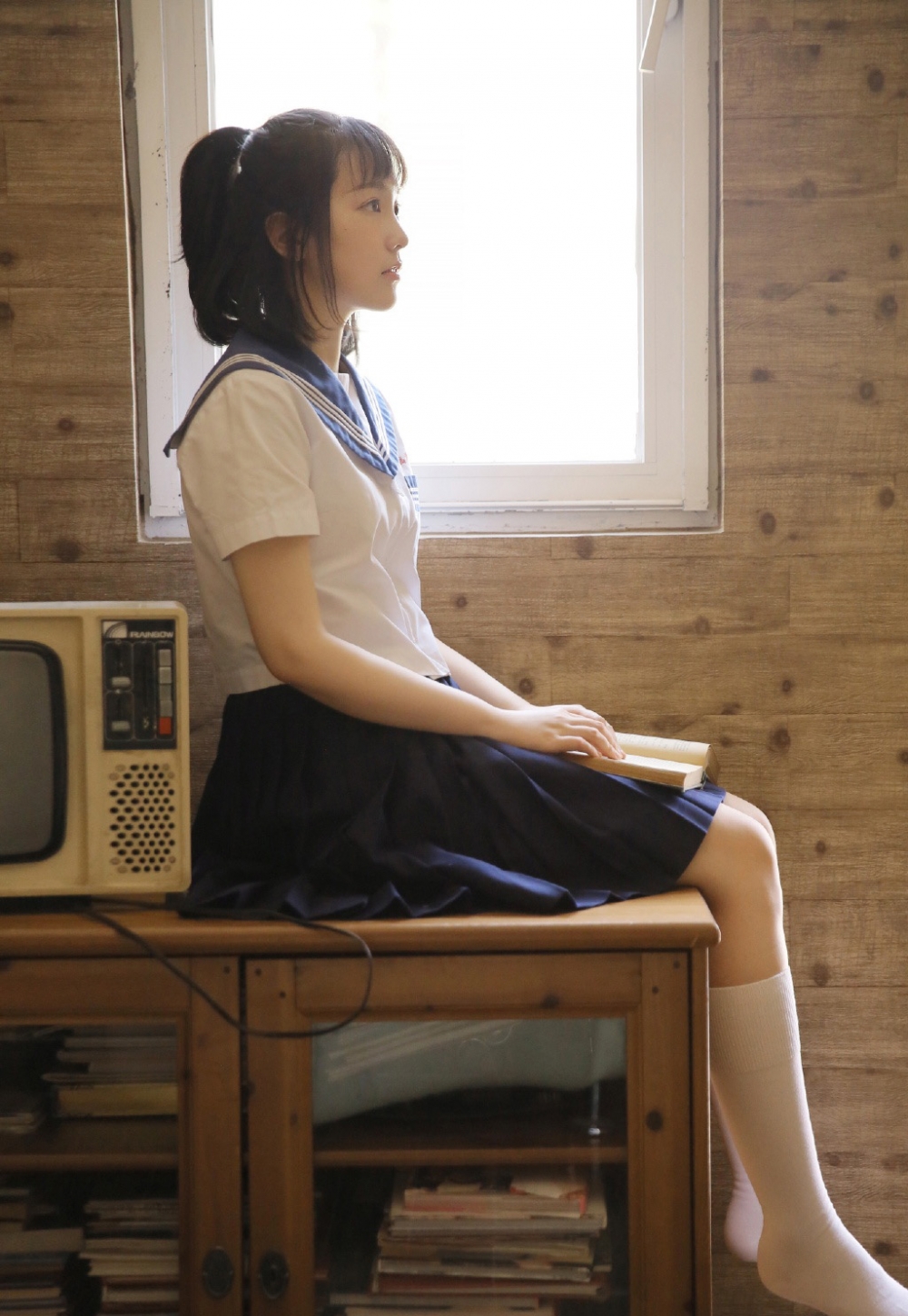 甜美女孩吊带短裙白丝美腿 甜美女孩吊带短裙白丝美腿