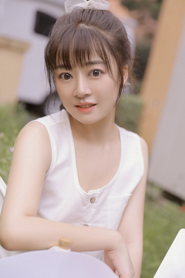 大眼睛萌妹子漂亮脸蛋吹弹可破