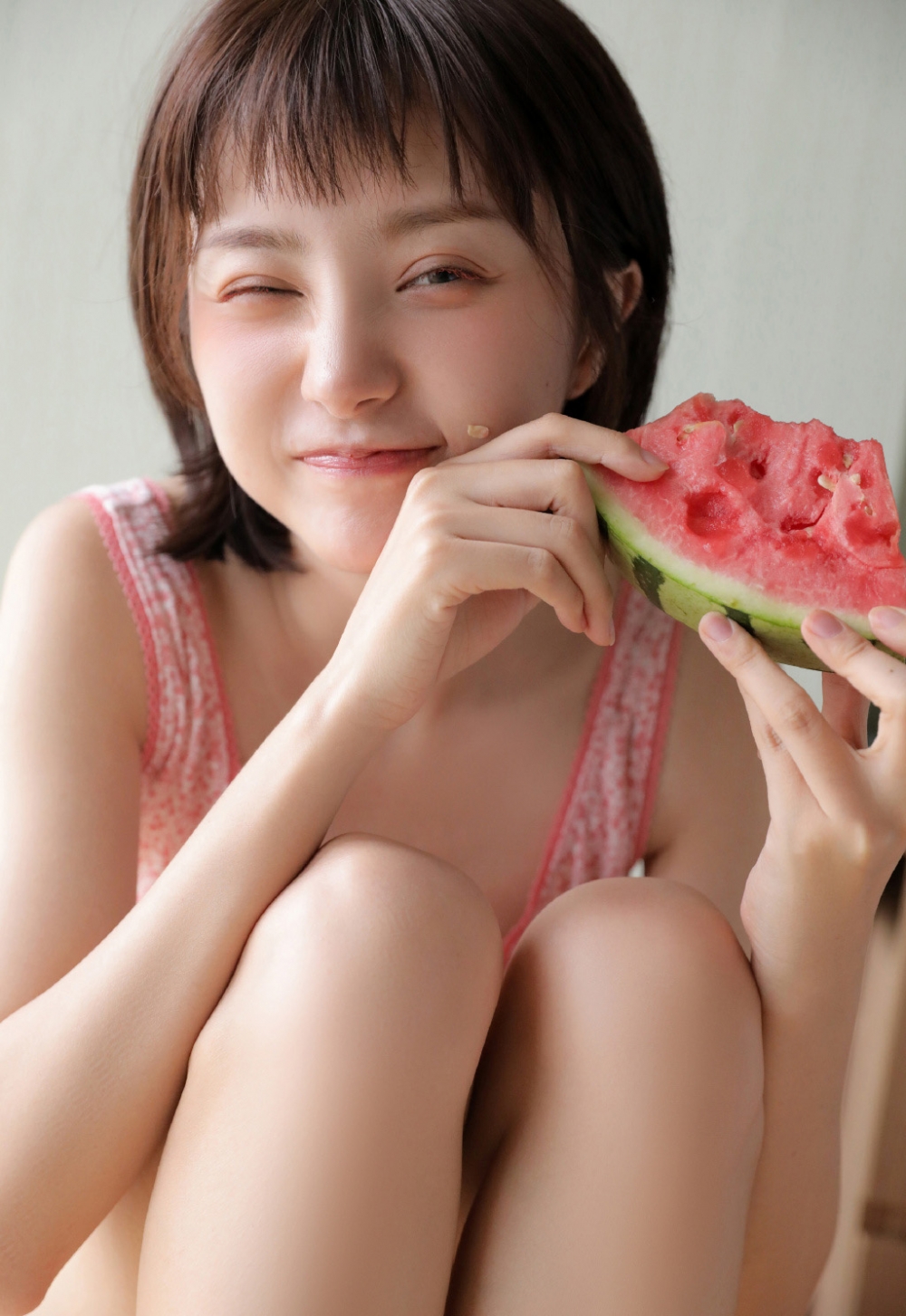 邻家女孩背心短裤娇小玲珑 邻家女孩背心短裤娇小玲珑