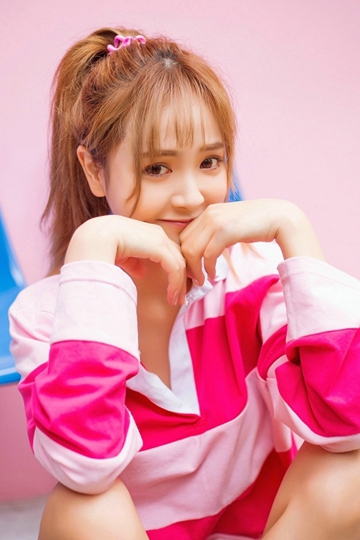 高马尾美少女漂亮脸蛋苗条身材