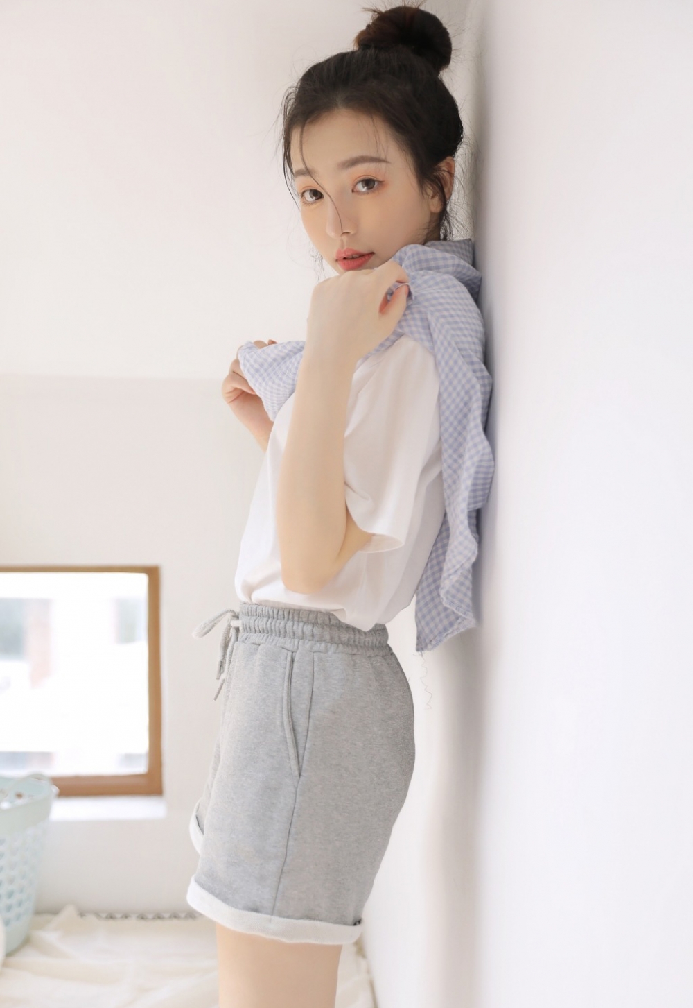阳光下的丸子头美少女清新甜美 阳光下的丸子头美少女清新甜美