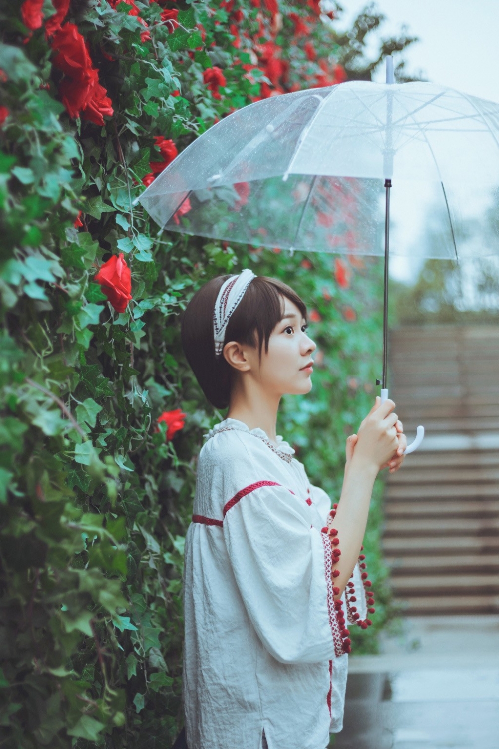 小清新萌妹子雨中撑伞唯美文艺 小清新萌妹子雨中撑伞唯美文艺