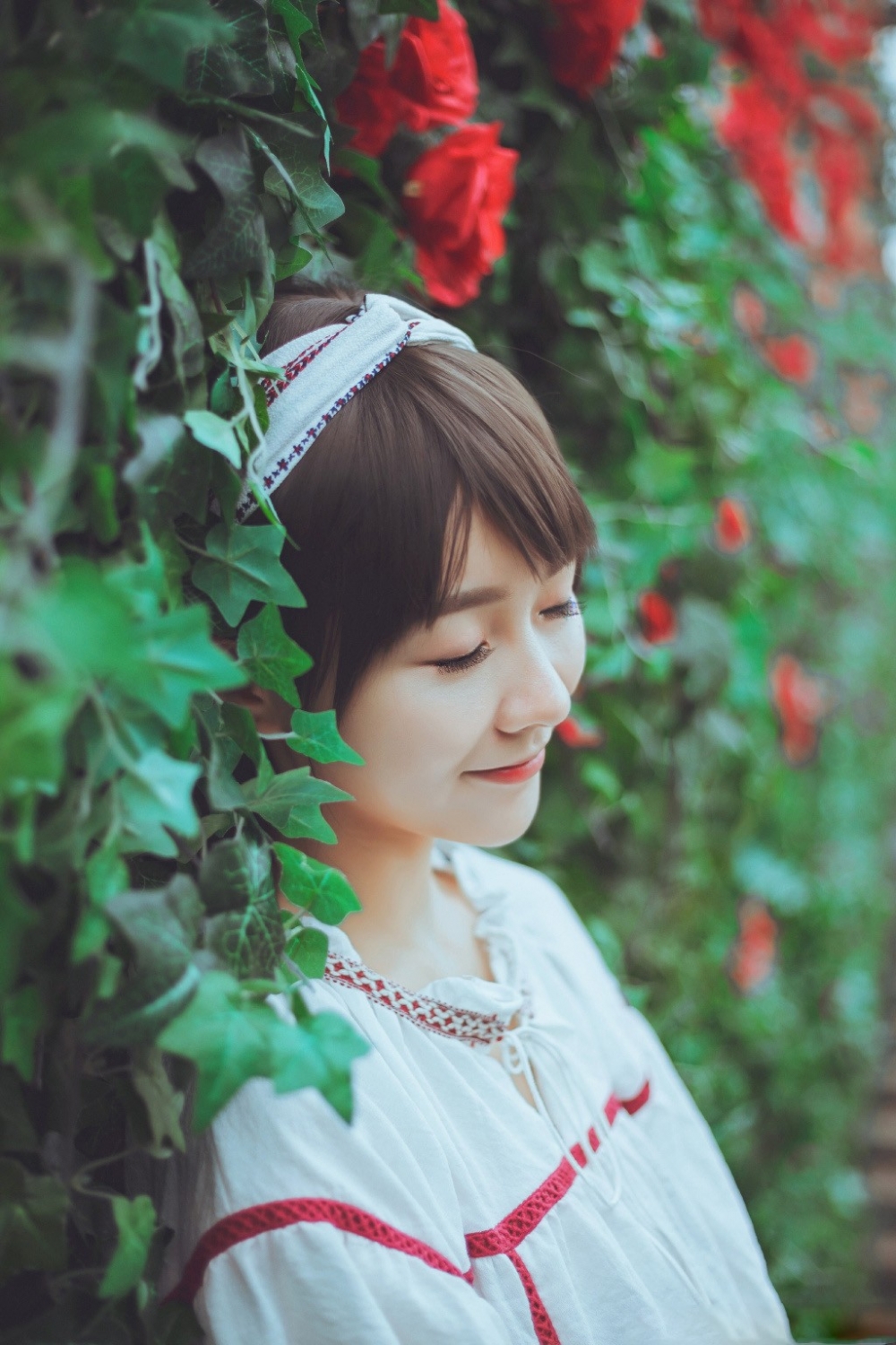 小清新萌妹子雨中撑伞唯美文艺 小清新萌妹子雨中撑伞唯美文艺