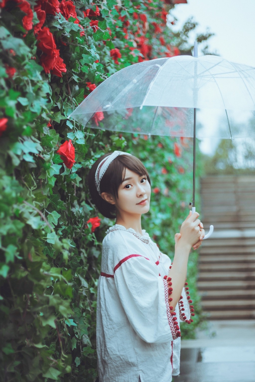 小清新萌妹子雨中撑伞唯美文艺 小清新萌妹子雨中撑伞唯美文艺