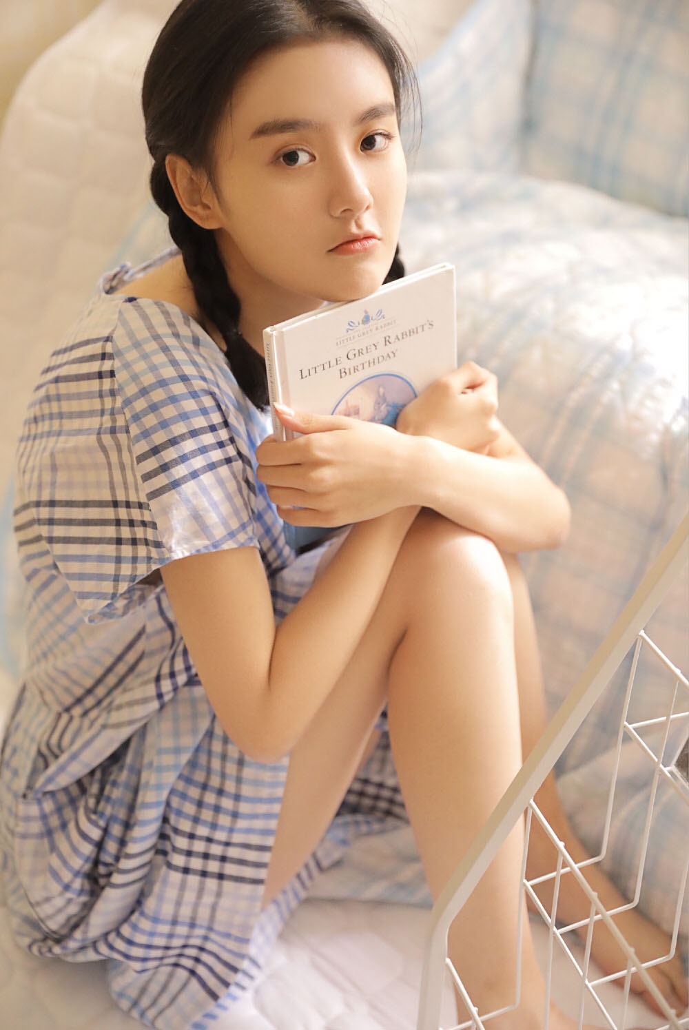 麻花辫美少女漂亮脸蛋苗条身材 麻花辫美少女漂亮脸蛋苗条身材