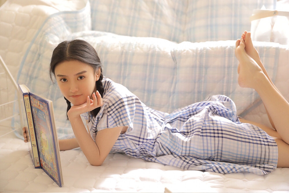 麻花辫美少女漂亮脸蛋苗条身材 麻花辫美少女漂亮脸蛋苗条身材