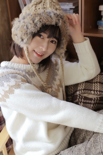短发美女眉清目秀唇红齿白漂亮可爱
