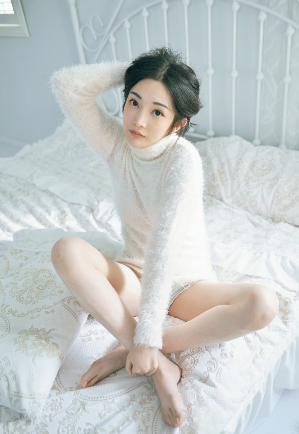 超短裤小姐姐白皙美腿秀美莲足 超短裤小姐姐白皙美腿秀美莲足