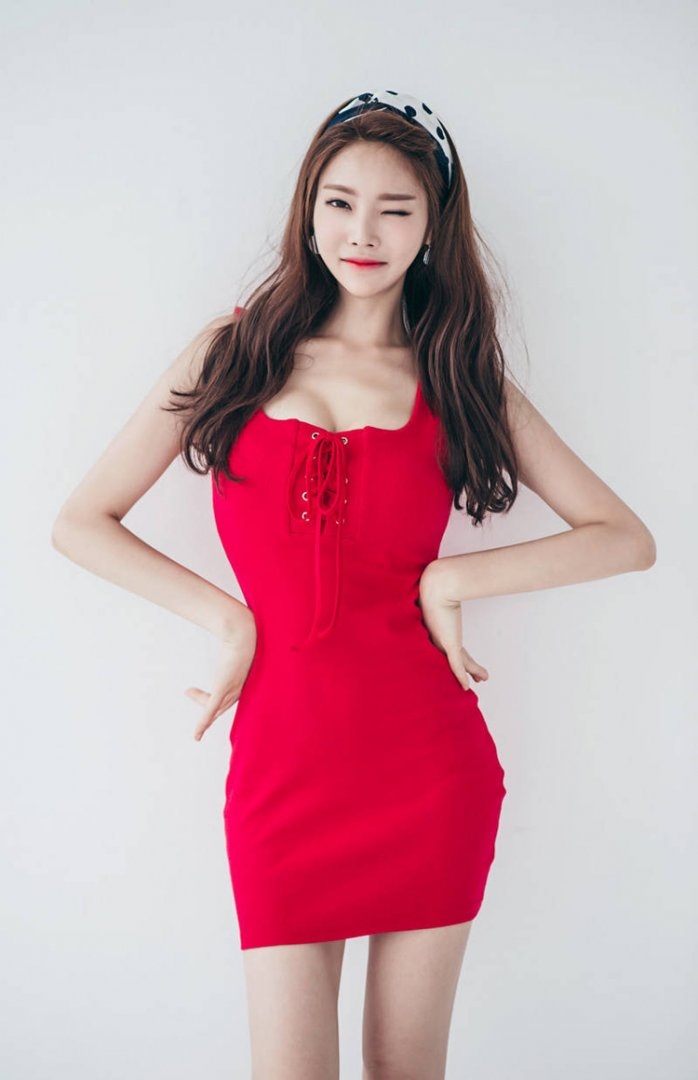 女神肤白貌美腰细腿长性感火辣 女神肤白貌美腰细腿长性感火辣