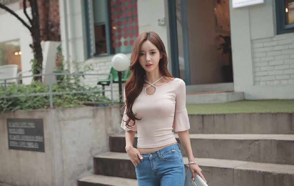 金发美女尤物高跟鞋牛仔裤美腿翘臀 金发美女尤物高跟鞋牛仔裤美腿翘臀