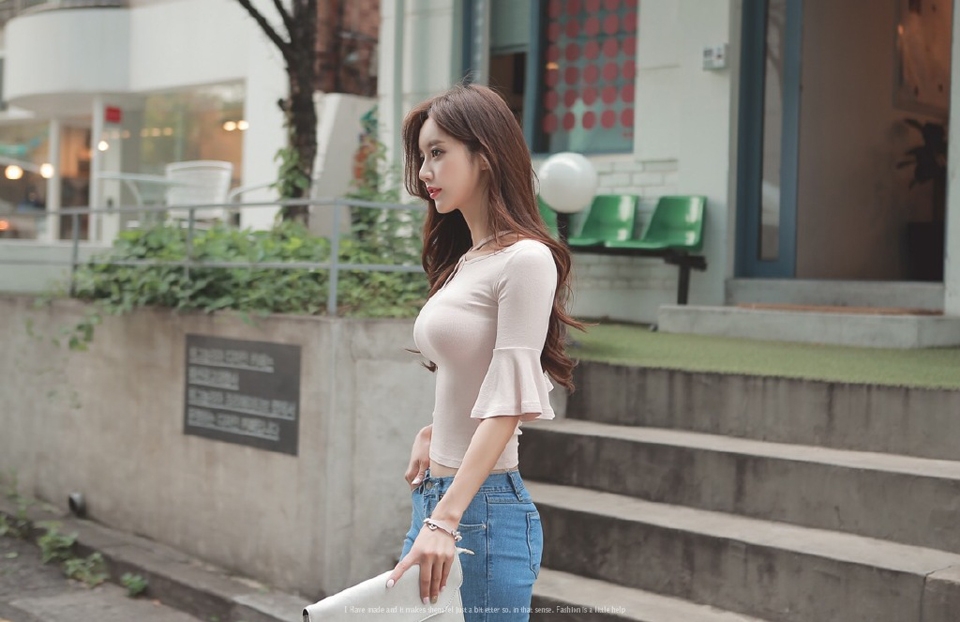 金发美女尤物高跟鞋牛仔裤美腿翘臀 金发美女尤物高跟鞋牛仔裤美腿翘臀