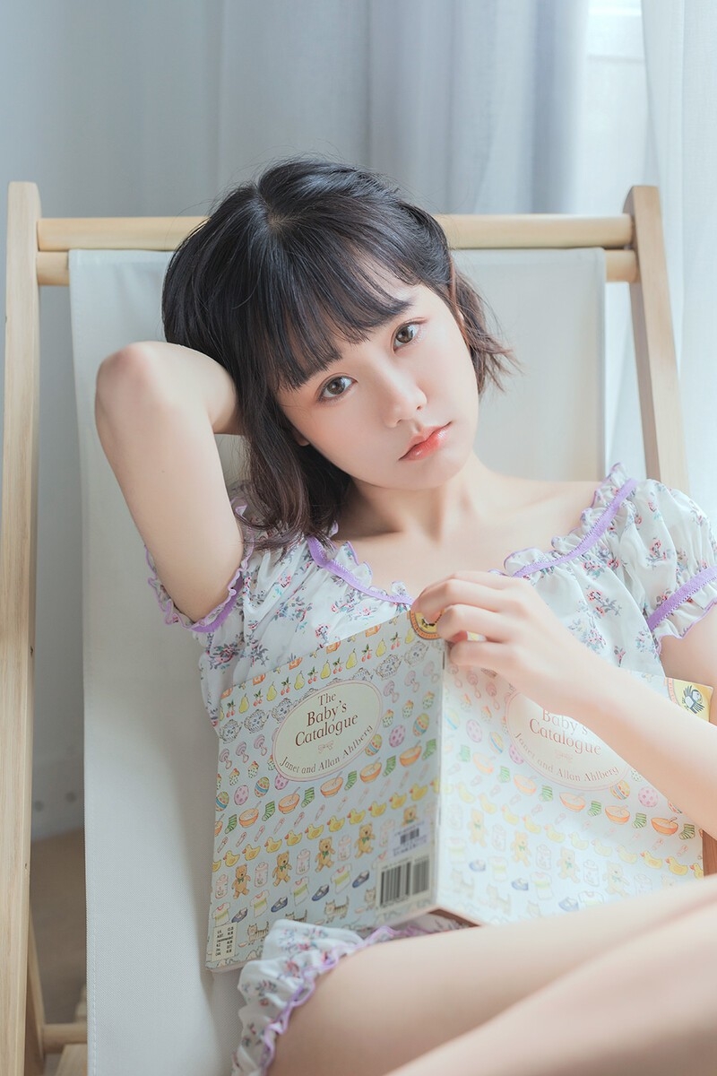 短发美女萝莉露脐装超短裤小蛮腰大长腿 短发美女萝莉露脐装超短裤小蛮腰大长腿
