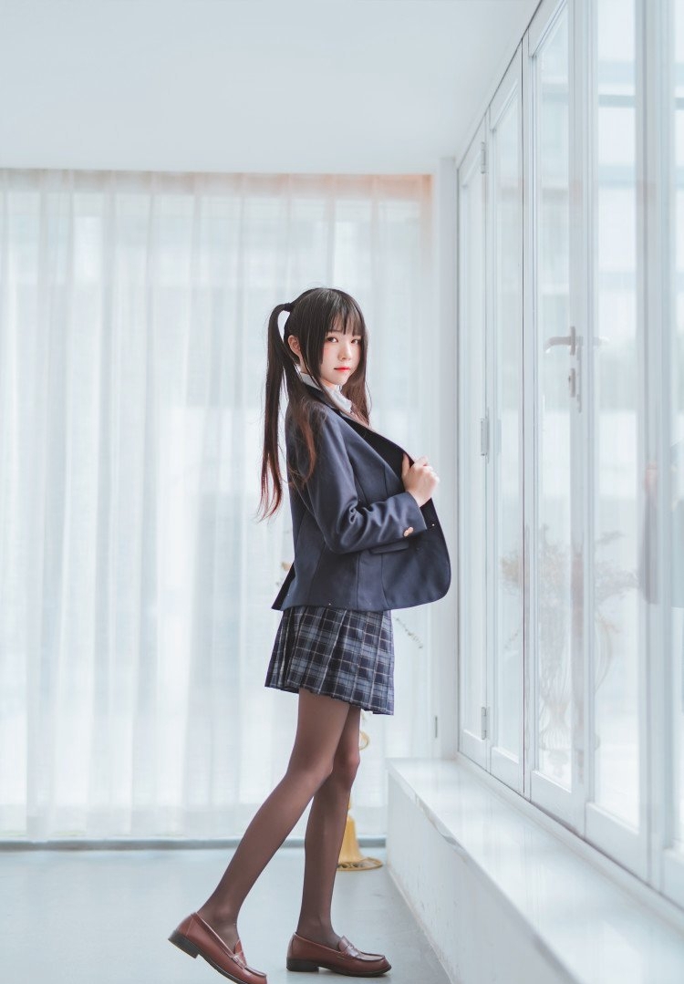 双马尾美女jk制服黑丝美腿俏皮可爱 双马尾美女jk制服黑丝美腿俏皮可爱
