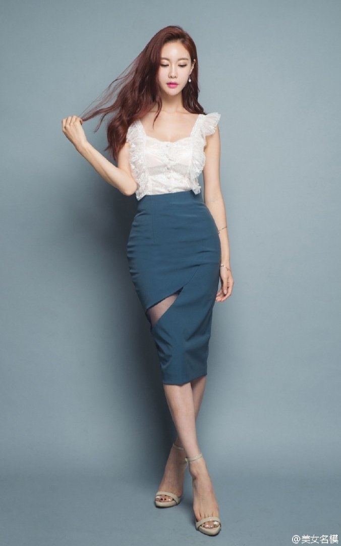 前凸后翘美女嫩模包臀裙高跟鞋酥胸翘臀 前凸后翘美女嫩模包臀裙高跟鞋酥胸翘臀