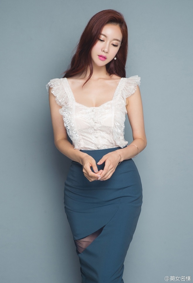 前凸后翘美女嫩模包臀裙高跟鞋酥胸翘臀 前凸后翘美女嫩模包臀裙高跟鞋酥胸翘臀