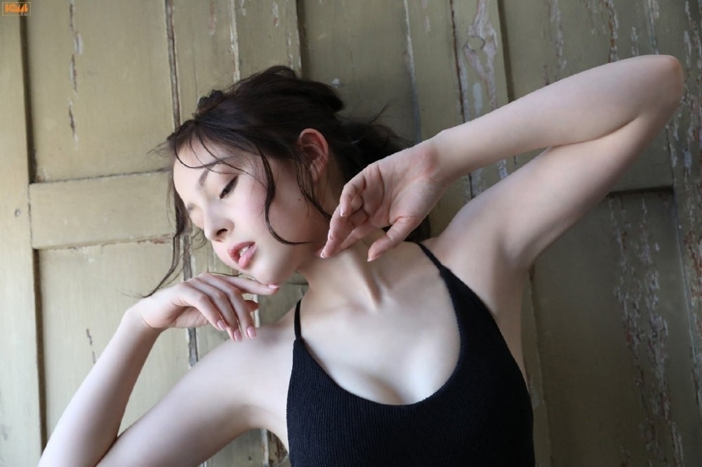 美女少妇吊带连体泳衣酥胸翘臀性感火辣 美女少妇吊带连体泳衣酥胸翘臀性感火辣
