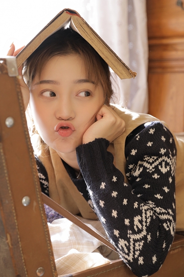 小清新美少女嘟嘴卖萌挤眉弄眼俏皮可爱